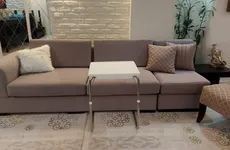 میز غذاخوری سالمند با ارتفاع قابل تنظیم 