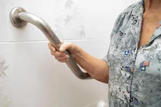 دستگیره کمکی کنار توالت فرنگی استیل با زاویه 120 درجه