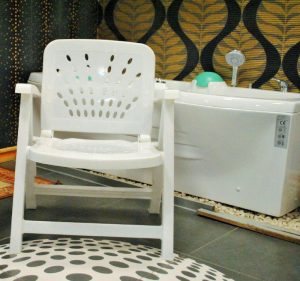 صندلی حمام سالمند تمام پلاستیکی